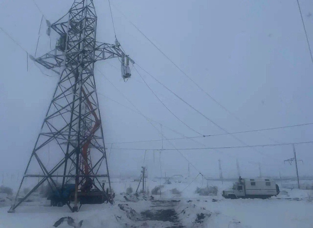 Иней и лед снова обесточили жителей Саратовской области